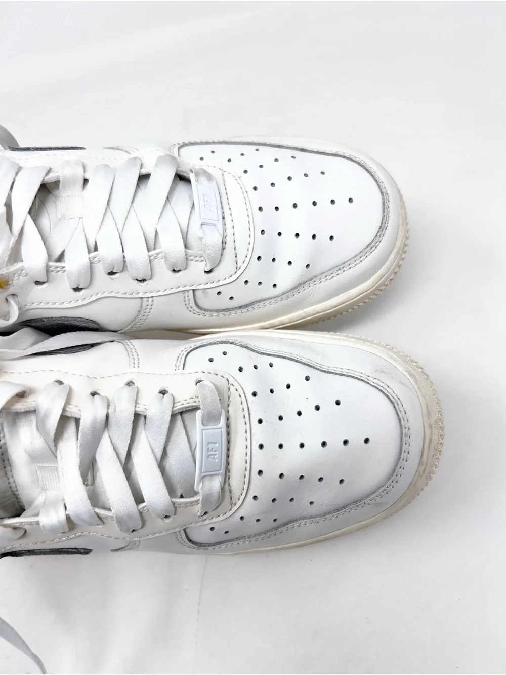 Nike white air